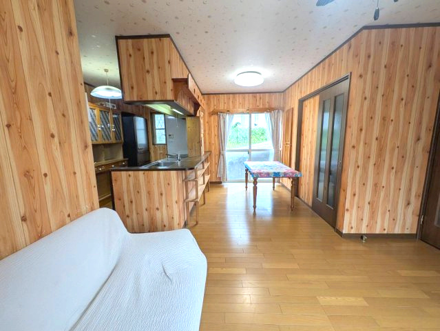 和泉市王子町戸建の居間・リビング