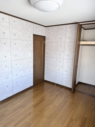 和泉市王子町戸建の洋室