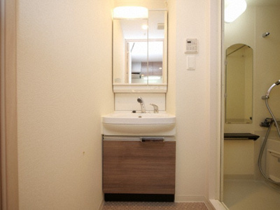 【洗面所】 | プレサンス塚本グランゲート | 独立洗面台で身支度をすべて済ませてしまいましょう