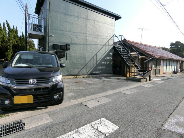 NACコーポの駐車場