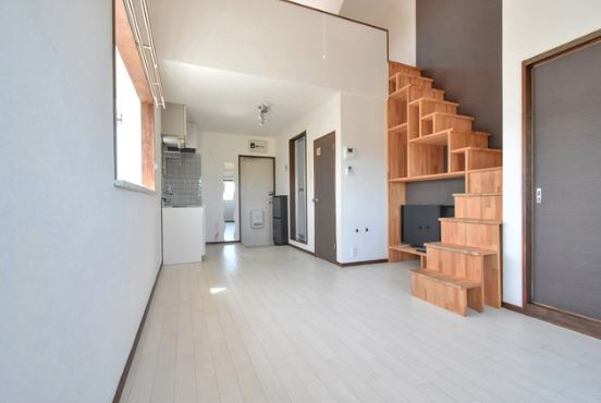 シティベール高良内【10.000円キャッシュバック対象物件】の居間・リビング|こちらの居間で趣味の時間をお楽しみください