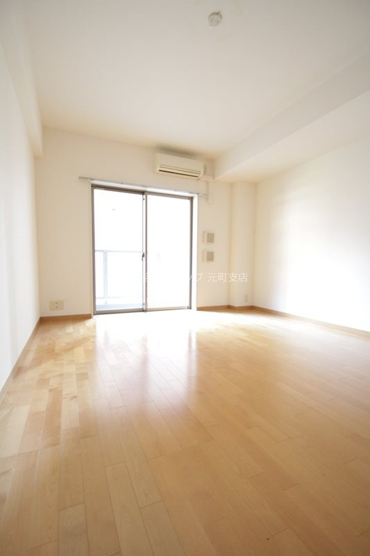 ドゥーエ横濱台町の洋室