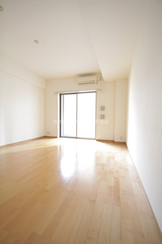 ドゥーエ横濱台町の洋室