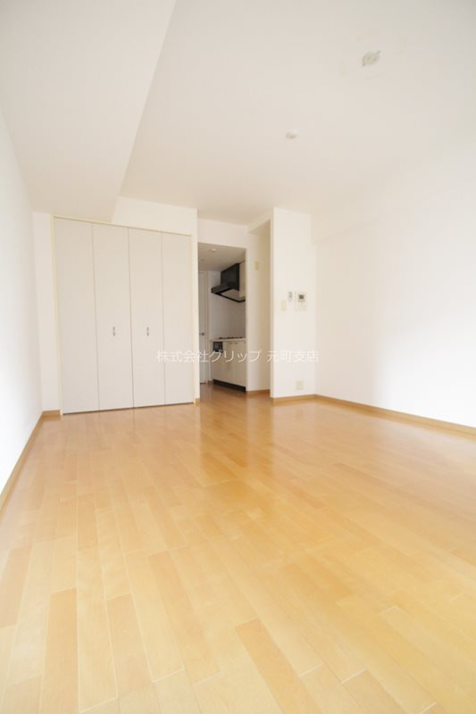 ドゥーエ横濱台町の洋室