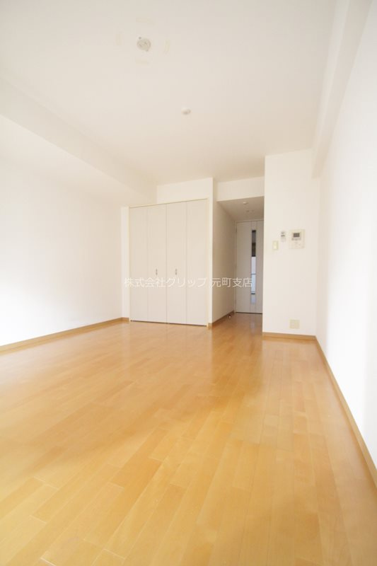 ドゥーエ横濱台町の洋室