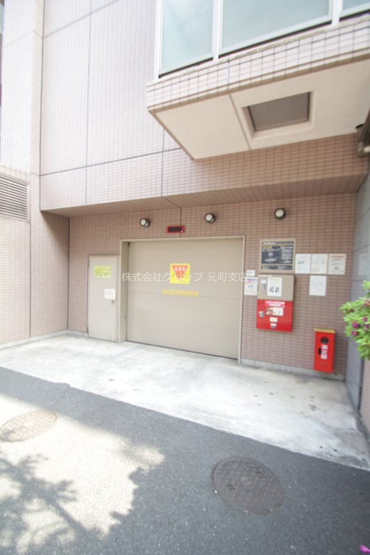 ドゥーエ横濱台町の駐車場