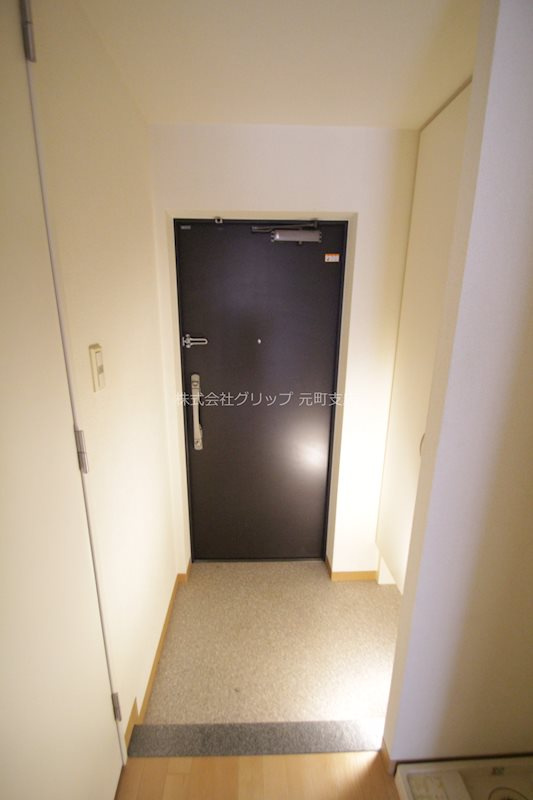 ドゥーエ横濱台町の玄関