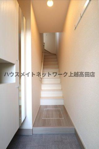 セレーノ ビオラの玄関|玄関（同室タイプ２０１号室の画像を掲載）