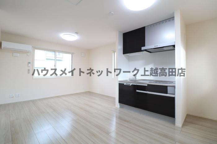 セレーノ ビオラの居間・リビング|洋室（同室タイプ２０１号室の画像を掲載）