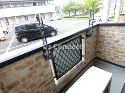 【バルコニー】 | クレール成田 | 晴れた日には洗濯物もたくさん干せます。