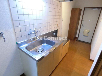 【キッチン】 | クレール成田 | ２口ガスコンロ設置可能なキッチン。