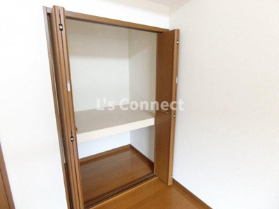 【収納】 | クレール成田 | 奥行きのある収納でお荷物もすっきりしまえます。