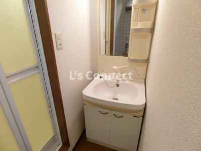 【洗面所】 | クレール成田 | 朝の支度もスムーズな独立洗面台。