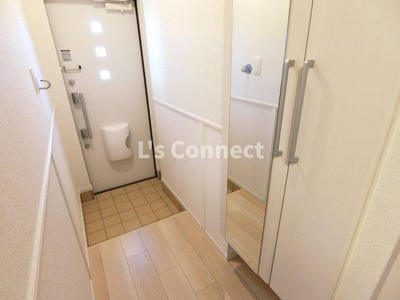 【玄関】 | Ｒａｙ（レイ） | 背の高い下駄箱には鏡付きで身だしなみチェック。