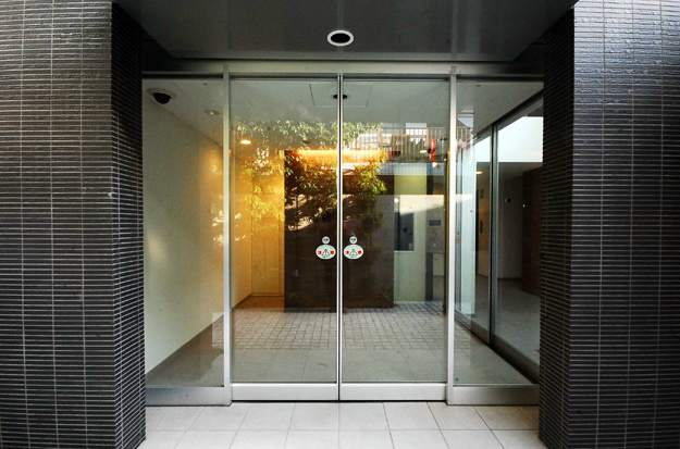 ガーデン都立大のエントランス