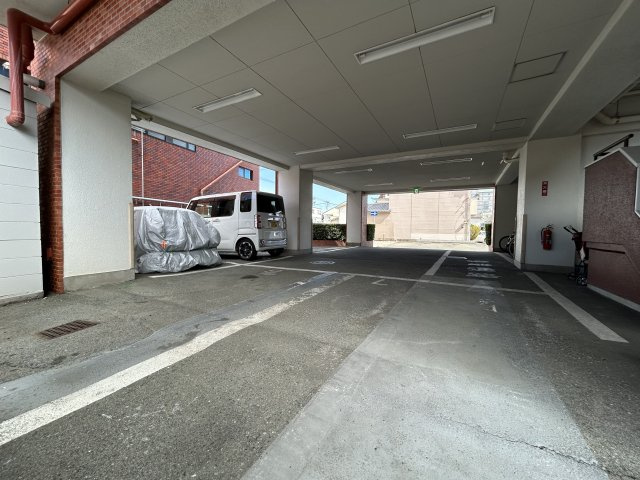 エバーライフ通町の駐車場