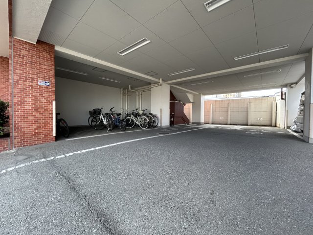 エバーライフ通町の駐車場