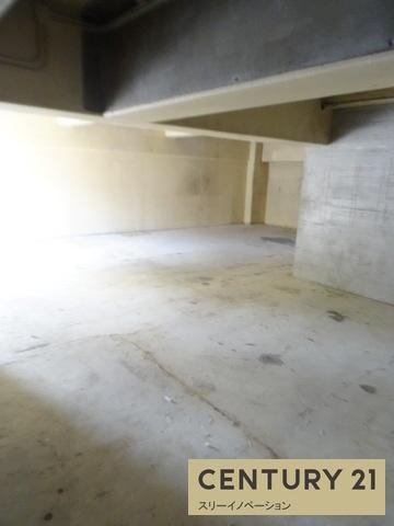 大阪市大正区泉尾４丁目の店舗一部の内装|１階倉庫部分・車庫でも使用可能！