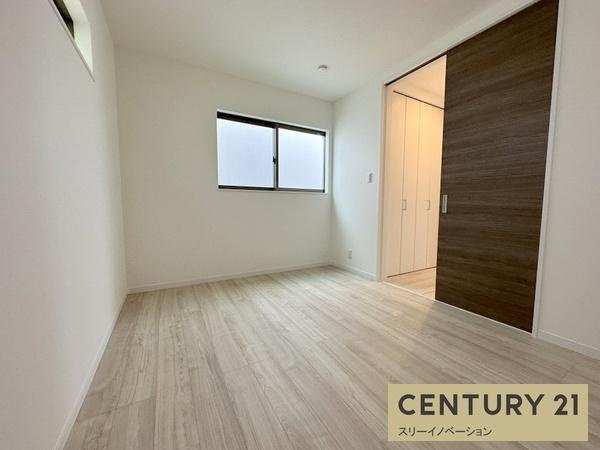 小林東2丁目新築戸建３号地の洋室