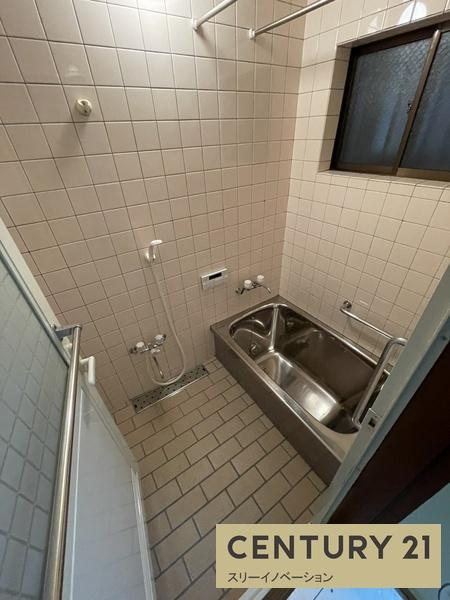 北村1丁目中古戸建の浴室|窓付きのお風呂！