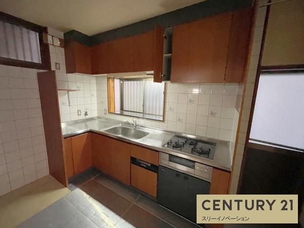 北村1丁目中古戸建のキッチン|キッチンスペースも広々使いやすい！