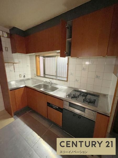 北村1丁目中古戸建のキッチン|キッチンスペースも広々使いやすい！