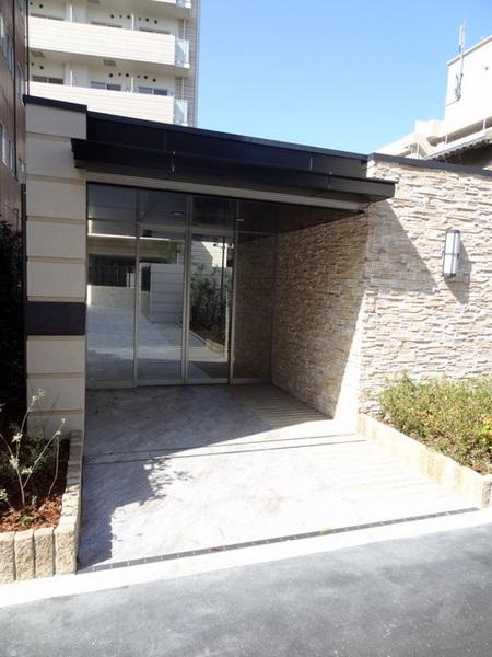 スプランディッド大阪ＷＥＳＴのエントランス|豪華な門構え！