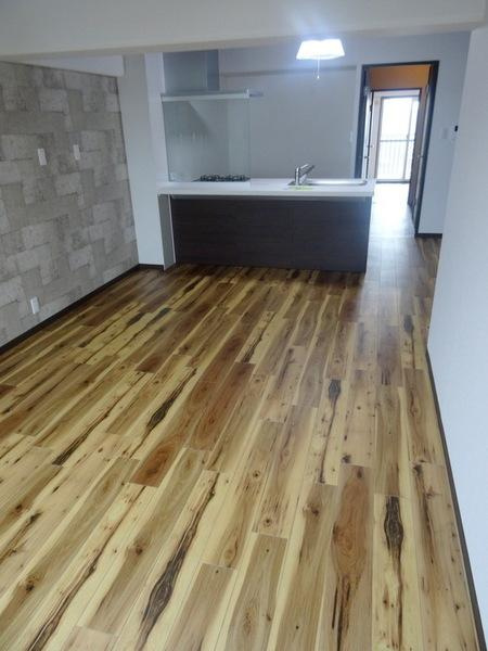 エバーグリーン12号棟の居間・リビング|広々したリビング！