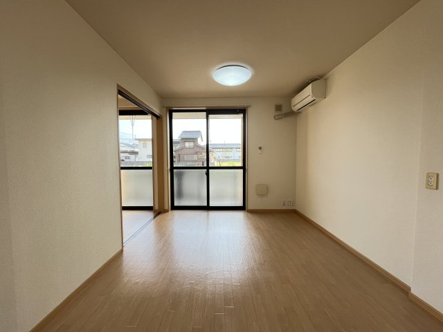 サンフラワーの居間・リビング