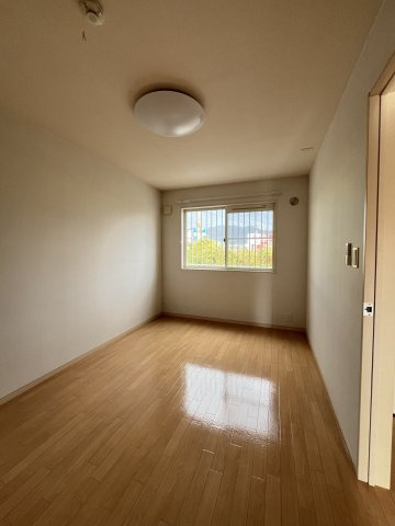 アース・カラーの洋室