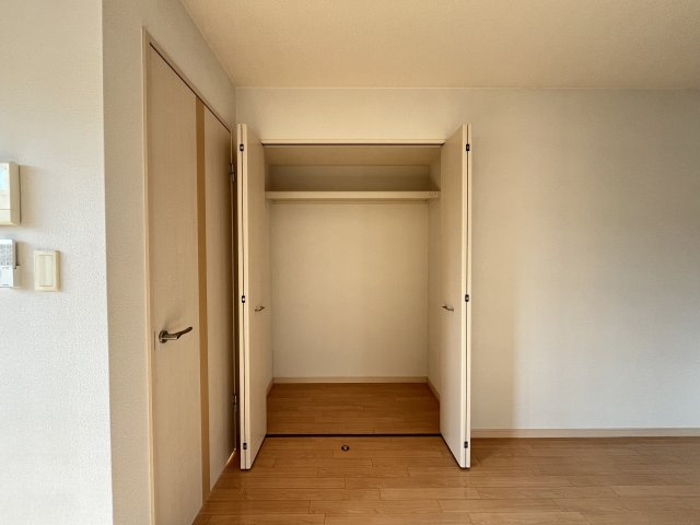 アース・カラーの収納