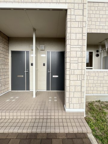 アース・カラーのエントランス