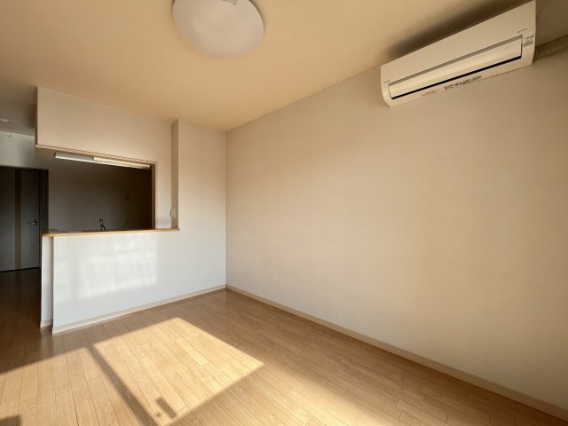 アース・カラーの居間・リビング