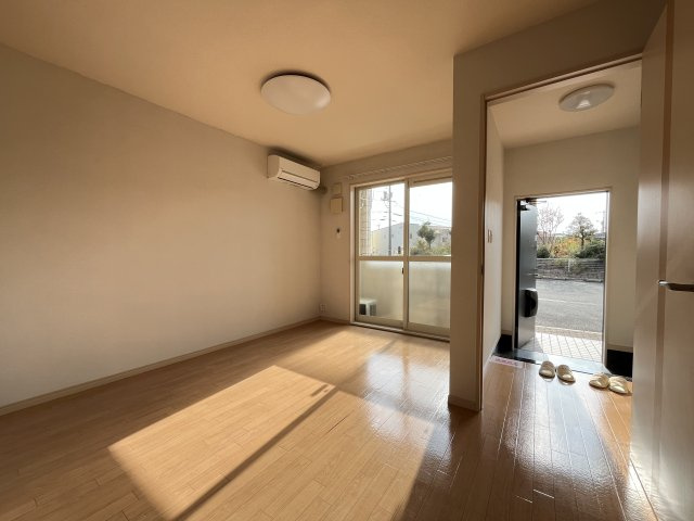 アース・カラーの居間・リビング