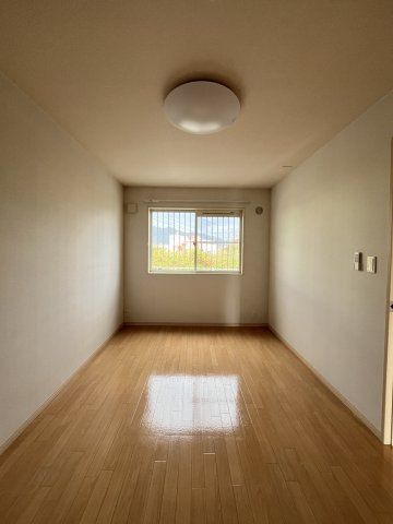 アース・カラーの洋室