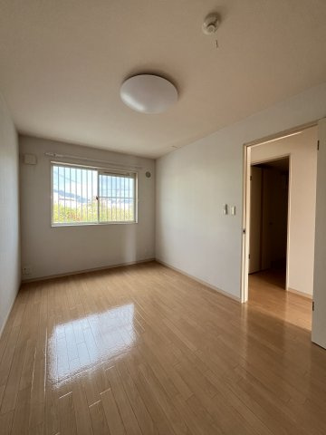 アース・カラーの洋室