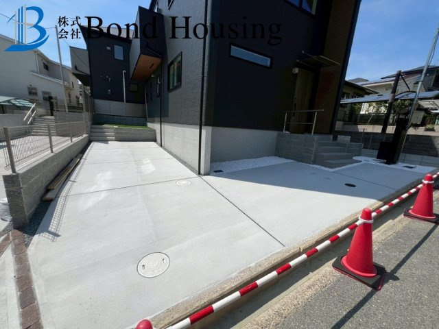 明石市大久保町山手台２丁目の新築一戸建の駐車場