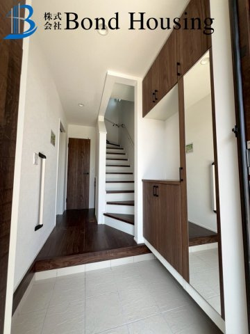 明石市大久保町山手台２丁目の新築一戸建の玄関