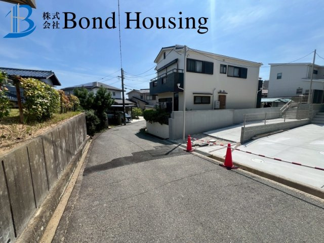 明石市大久保町山手台２丁目の新築一戸建の前面道路含む現地写真