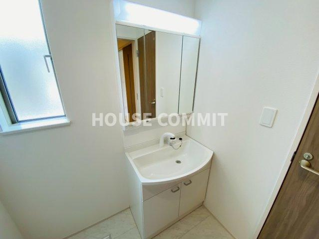 成田市玉造Ⅲ　Ｂ号棟　新築戸建て全2棟の独立洗面台