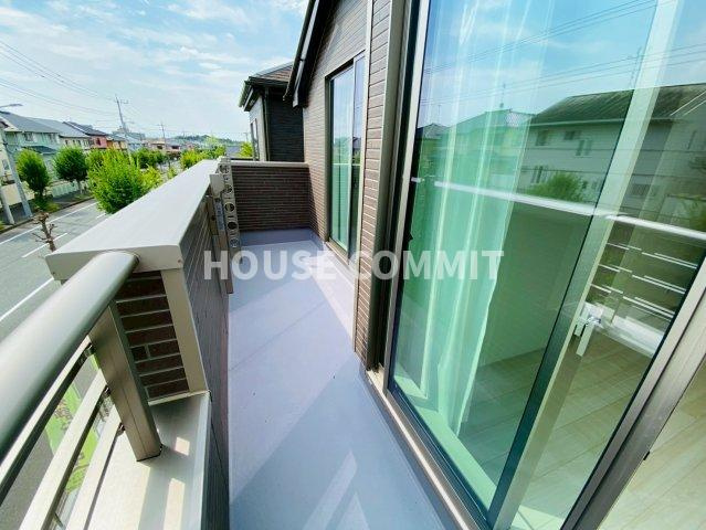 成田市玉造Ⅲ　Ｂ号棟　新築戸建て全2棟のバルコニー