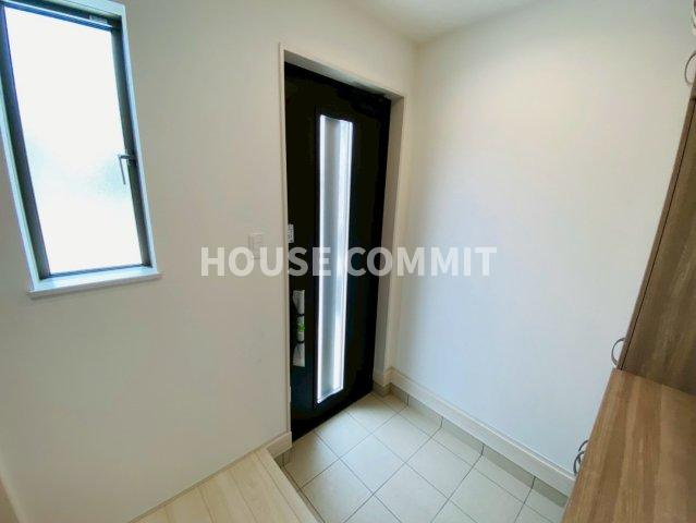 成田市玉造Ⅲ　Ｂ号棟　新築戸建て全2棟の玄関