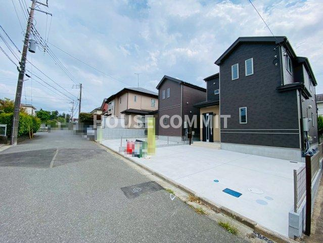 成田市玉造Ⅲ　Ａ号棟　新築戸建て全2棟の前面道路含む現地写真