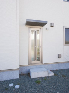 【外観】 | 御勝手口はゴミ捨て等に大変便利