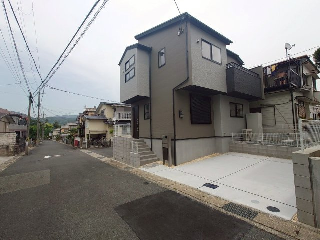 ◆角地限定１棟◆収納豊富な４ＬＤＫ◆並列駐車２台可(車種による)◆亀岡市篠町森下宮ノ谷の外観|外観