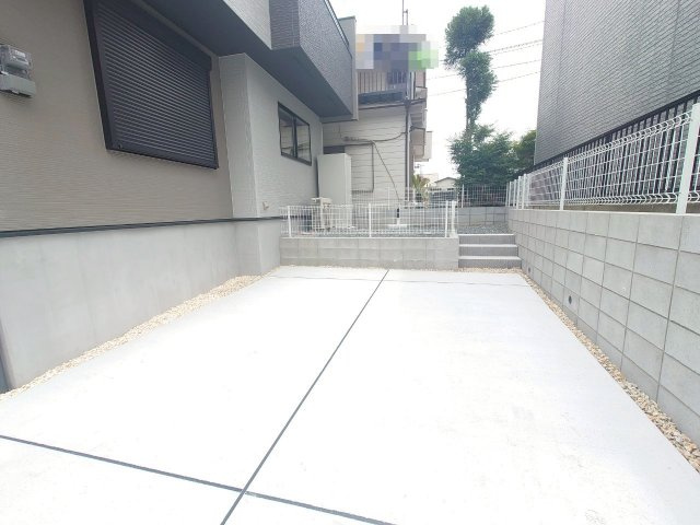 ◆角地限定１棟◆収納豊富な４ＬＤＫ◆並列駐車２台可(車種による)◆亀岡市篠町森下宮ノ谷の駐車場|駐車場