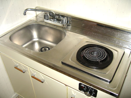 エイコーハイツのキッチン|コンパクトなキッチンで掃除もラクラク