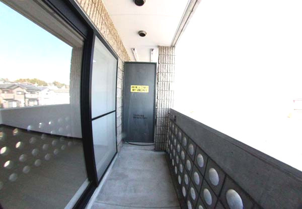 和泉市箕形町１丁目の賃貸マンションのバルコニー|外からの目が気にならないバルコニーで洗濯物が干せます