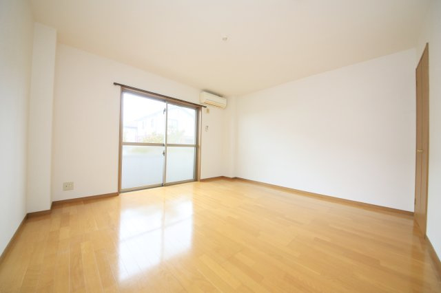 youngleavesの内装|別部屋同一間取りのお写真となります。