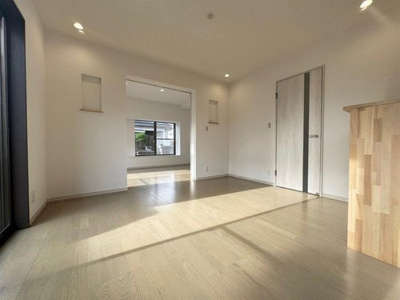 【居間・リビング】 | 神奈川県海老名市杉久保南三丁目 | こちらのリビングで趣味の時間をお楽しみください